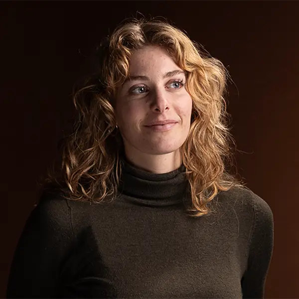 agentur01bern-newsbook-mia-fahrni-thum2